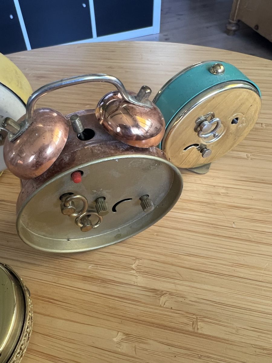 Réveils: 4 mechanische Wecker – D'occasion à Laufen par groove60 4
