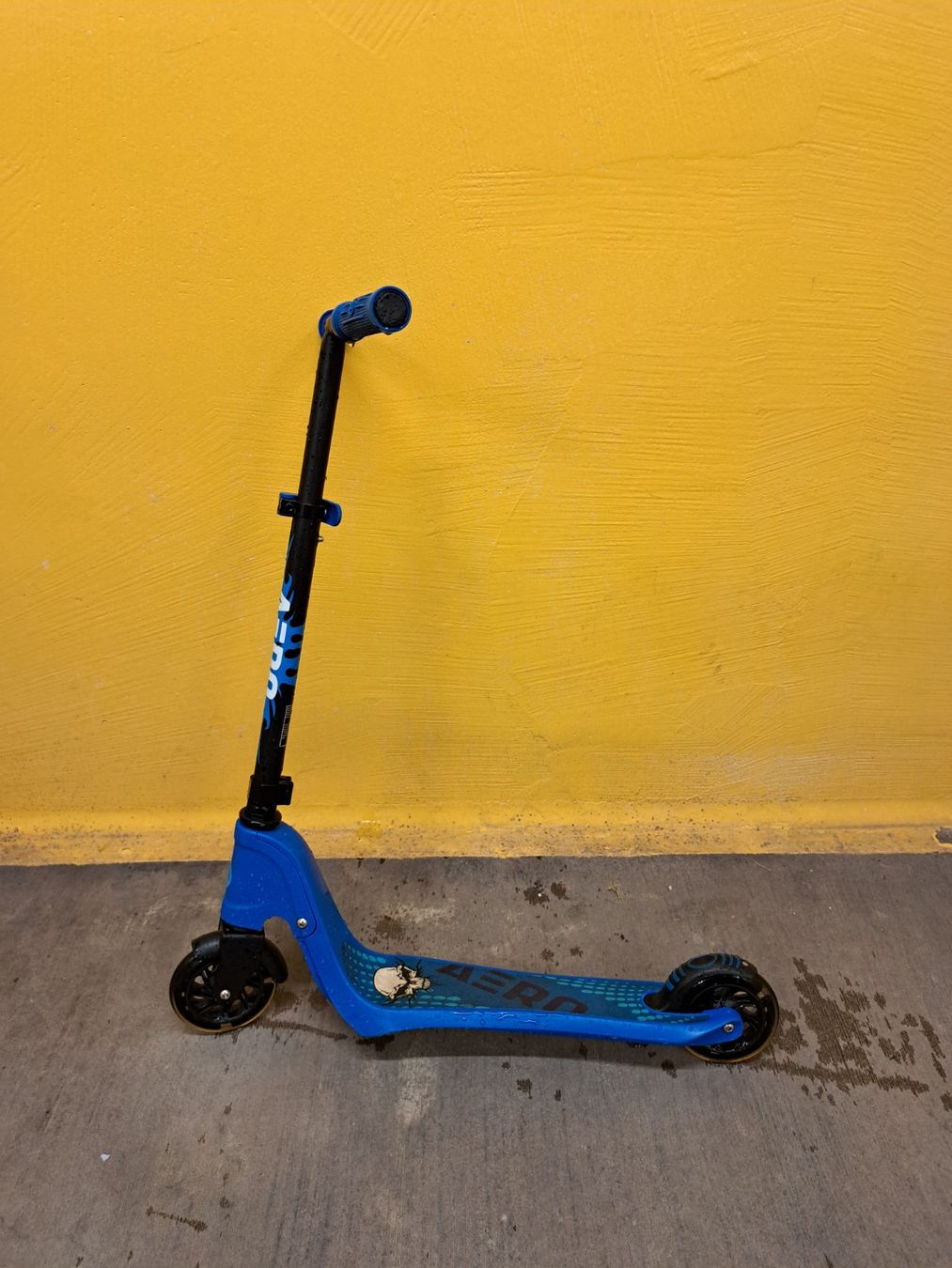Veicoli per bambini: Aero C1 Tretroller, Kindertrotti, Roller mit LED Rädern – Usato da Duebendorf venduto da Mauxus 1