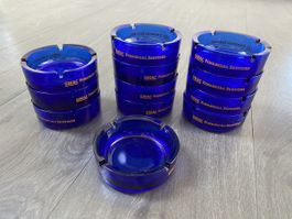 12 blaue Aschenbecher 