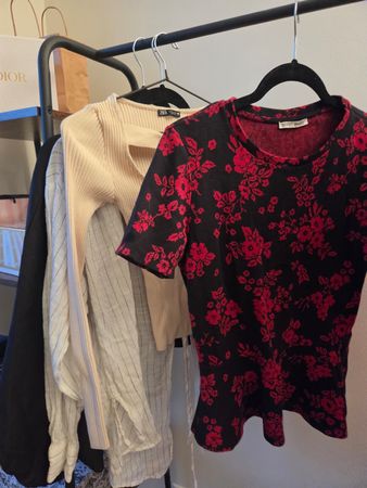 -teiliges Damen-Oberteile-Set 👚✨ 🌹 Schwarz-rotes Oberteil