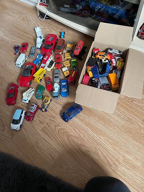 Matchbox Modellini d'auto: 50 Stück Modellautos – Usato da Weggis venduto da pilot777Klaus