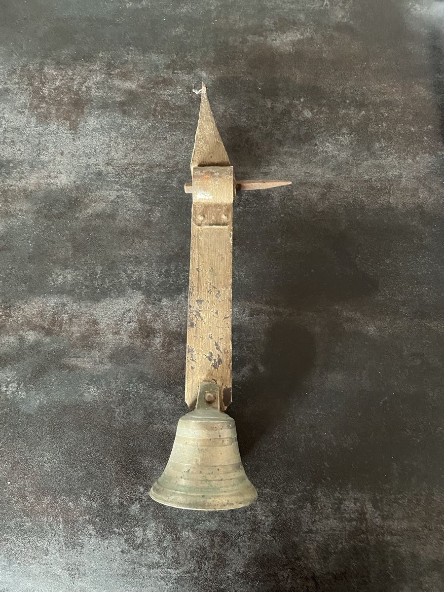 Campanacci mucche: Ancienne Cloche Murale Sonnette de Ferme – Usato da Vallamand venduto da Bricbracbroc82