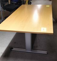 Schreib-, Arbeits-, Ablagetische