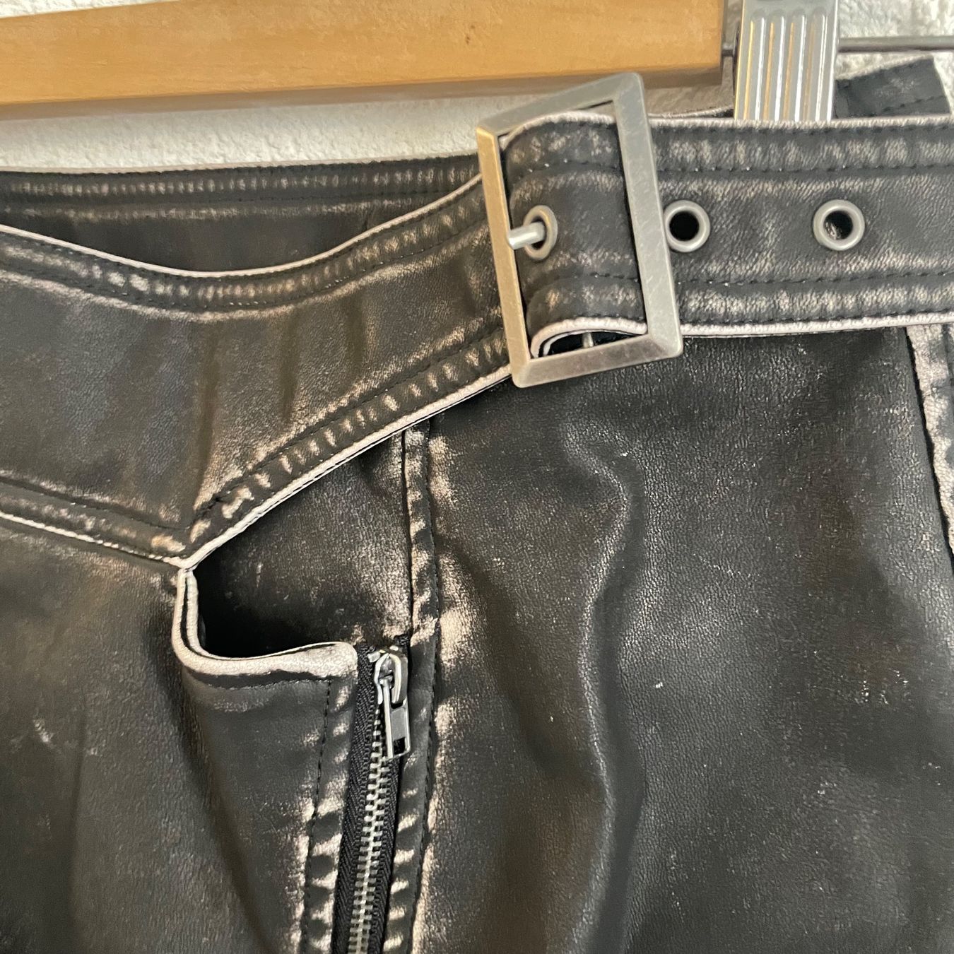 H&M Gonne: Jupe H&M similicuir – Nuovo e nell'imballaggio originale da Neuchâtel venduto da Enoemis_ 1