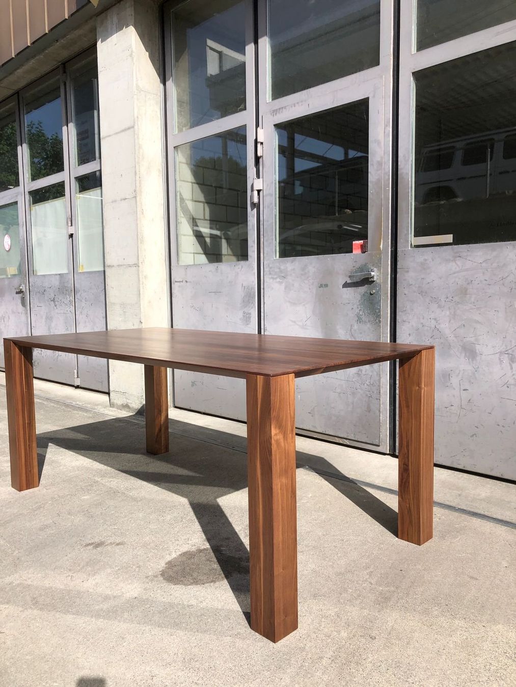 Tavoli: Massiver Nussbaumtisch, Esstisch, wunderschön! – Usato da Windisch venduto da Hess11 4