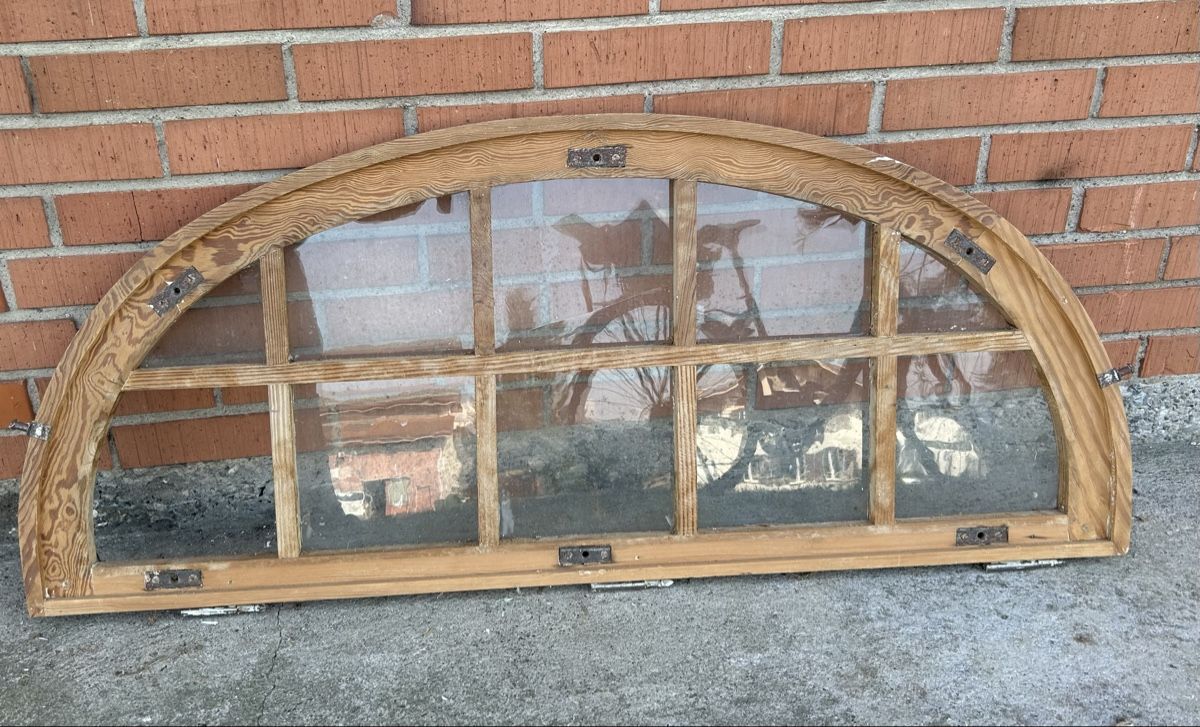 Finestre: Altes Bogen Fenster zu verkaufen  – Usato da Gwatt (Thun) venduto da ate_6ng8 1