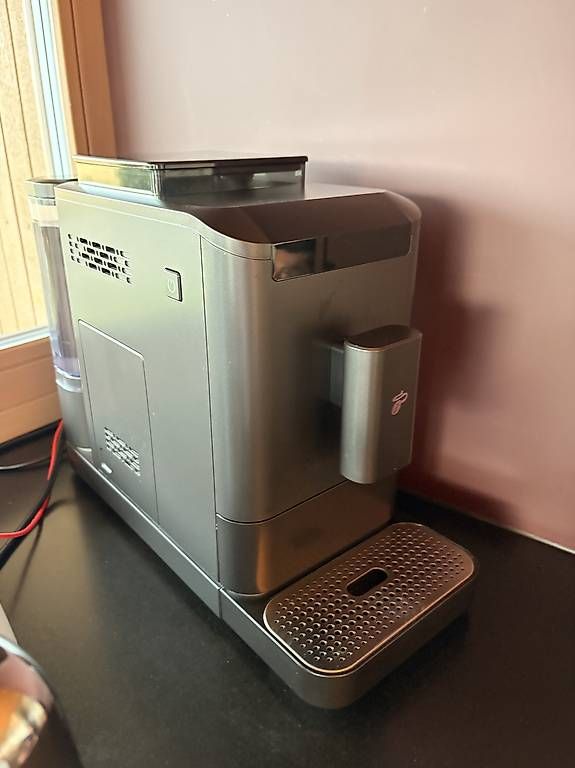 Tchibo Machines à café & Machines à expresso: Tchibo Kaffeevollautomat - dunkelgrau – D'occasion à Gunzwil par iy61 1