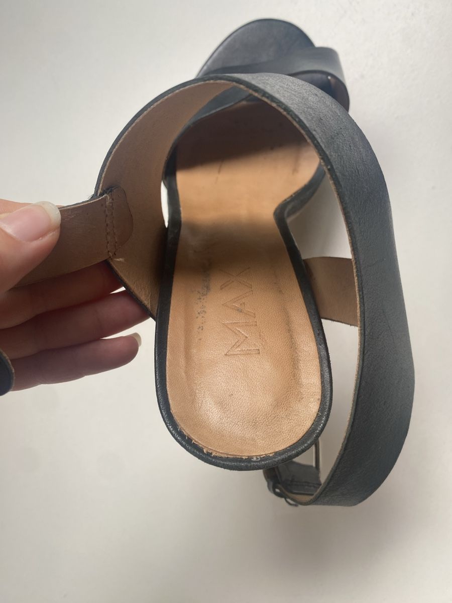 Chaussures femmes: Schwarze Sandaletten mit Blockabsatz – D'occasion à Widen par juinl 2