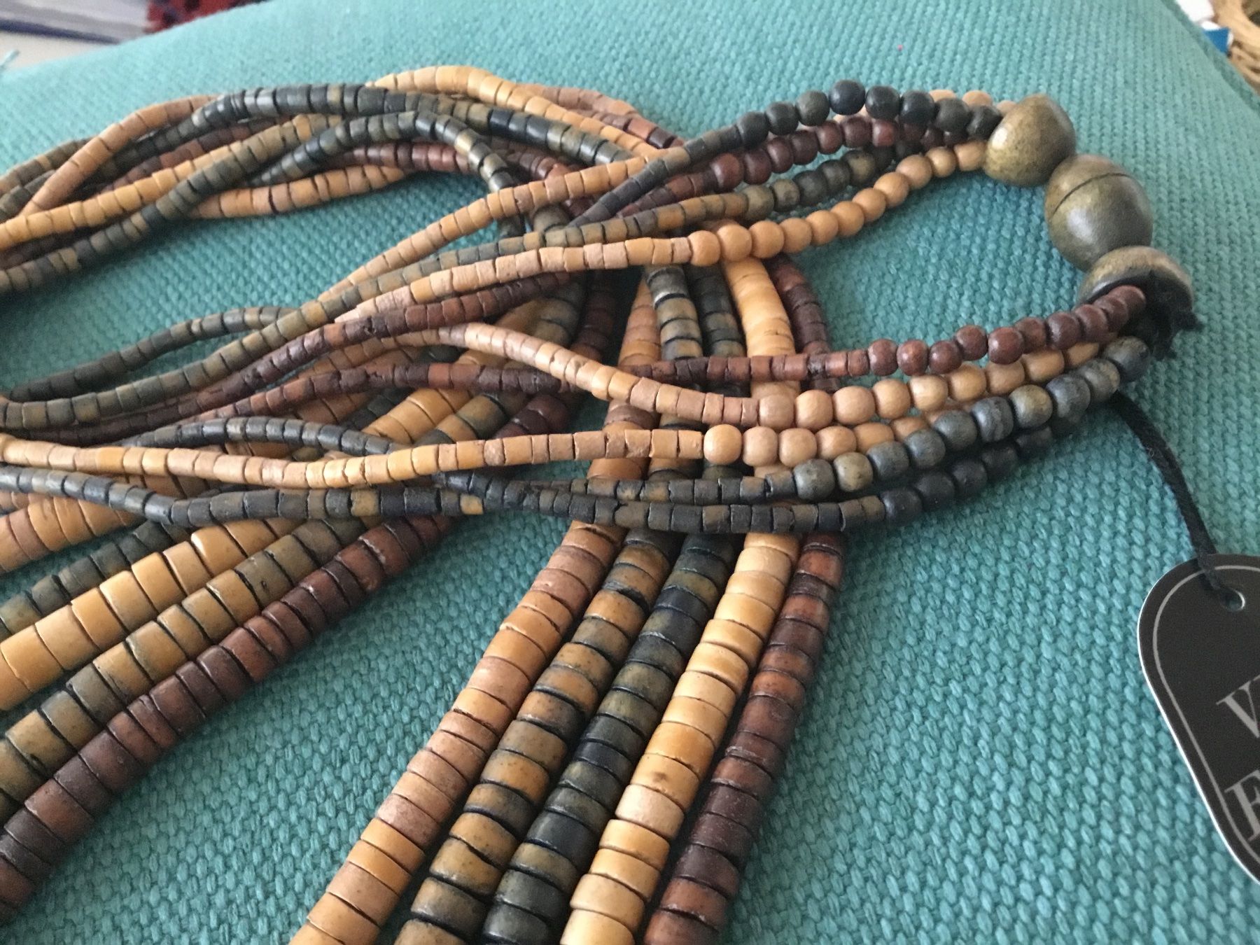 Catenine: Long collier bois 5 rangs beige-brun neuf – Nuovo (secondo la descrizione) da Le Landeron venduto da nic_8hd5 2