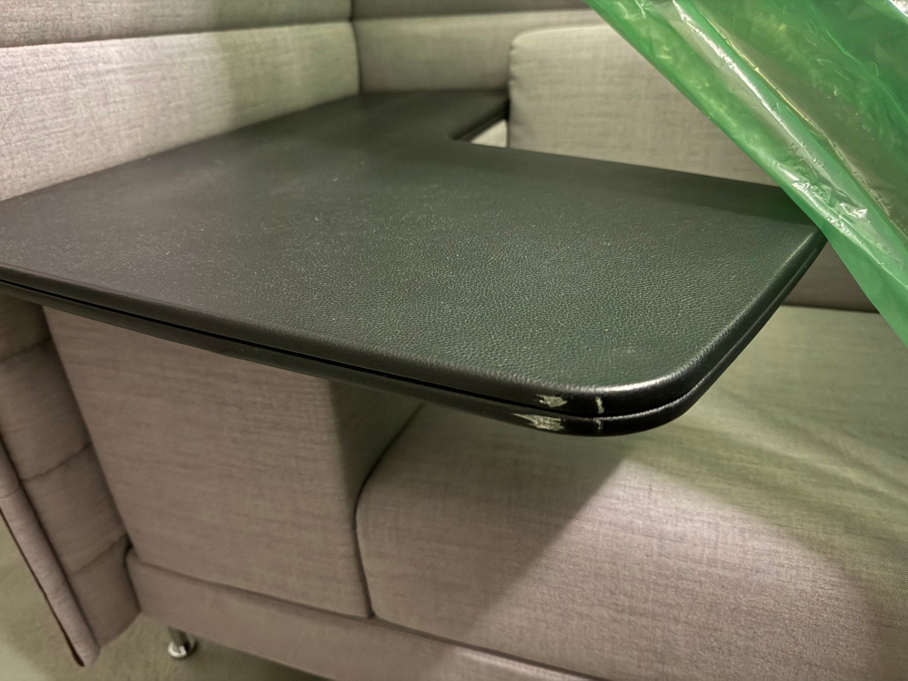 Vitra Divani: Vitra Alcove Work Highback (leicht gebraucht) – Usato da Wädenswil venduto da Riseon_Power 6