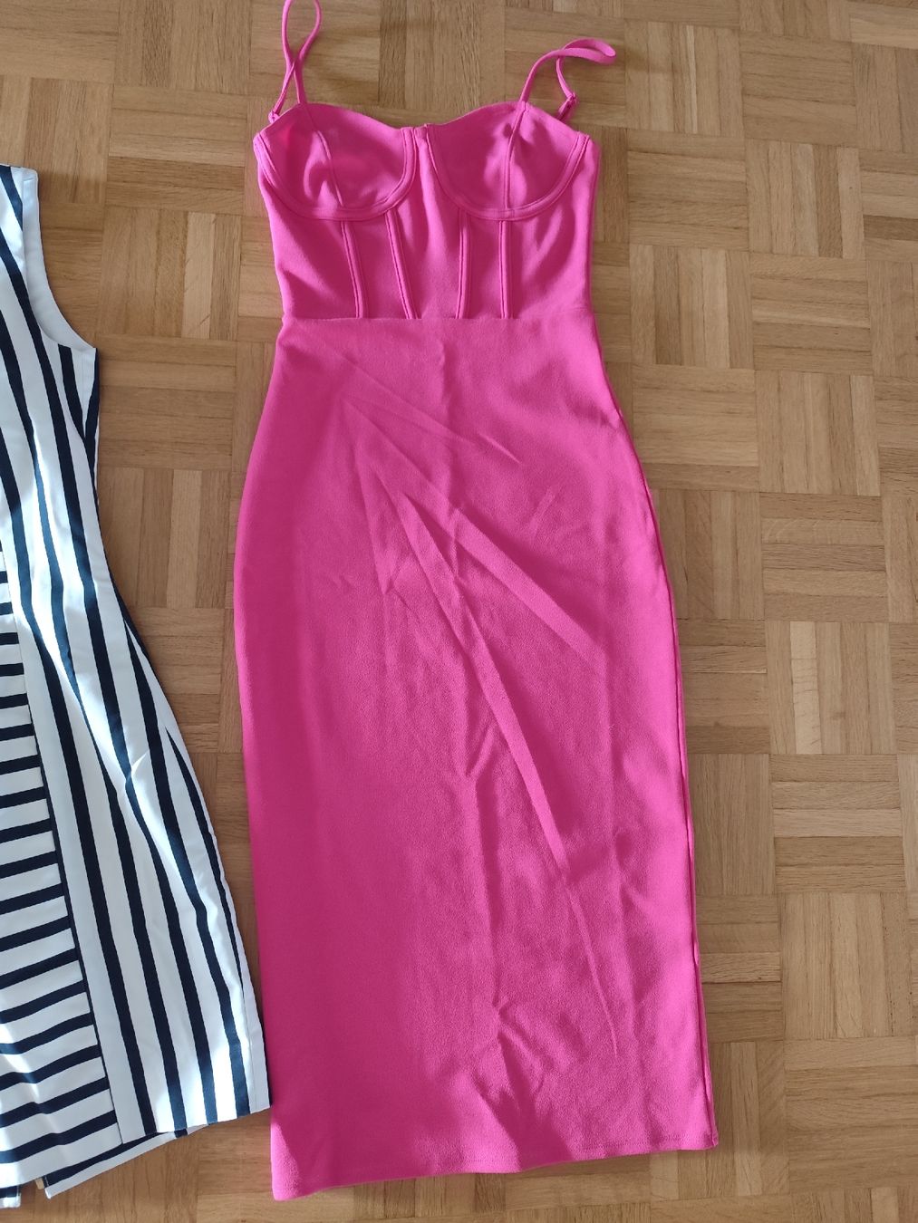 Lotti di vestiti: Vier Damenkleider in XS – Usato da Münchenstein venduto da Bobba.L 4