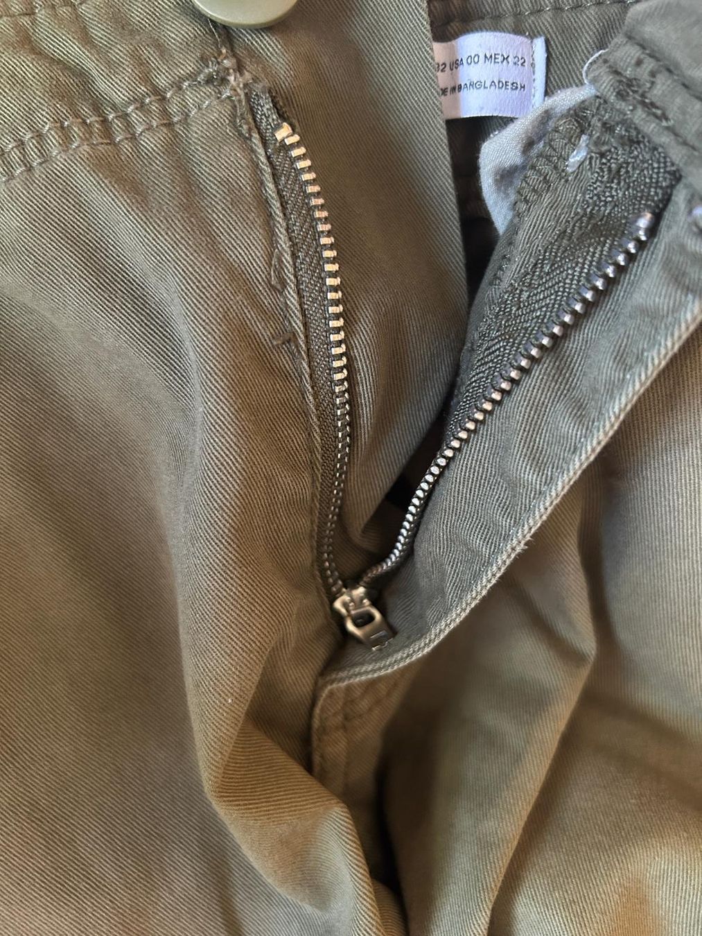 Bershka Hosen: Berschka Straight multcargo Hosen 32 – Gebraucht aus Dübendorf von kol_c2ry 1