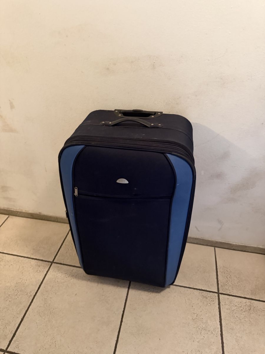 Reisekoffer: Large (108-120 L) Suitcase with 2 wheels – Gebraucht aus Zürich von aus_r2dq