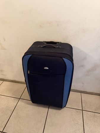 Large (108-120 L) Suitcase with 2 wheels