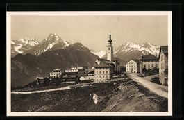 AK Fetan, Ortspartie mit Bergpanorama