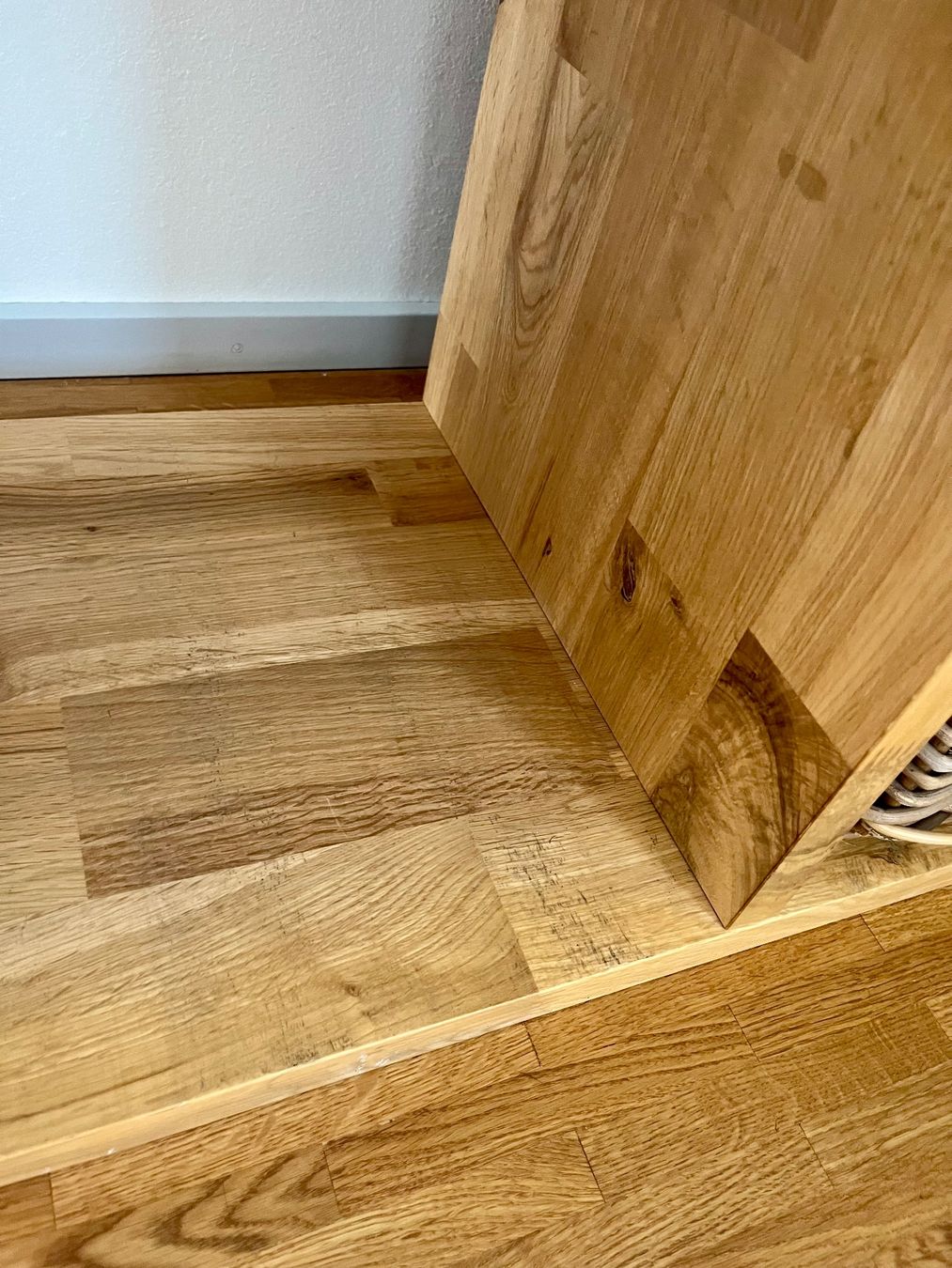 Livique Scaffali: Stufenregal Eiche Massiv, 2 Körbe – Usato da Aarau venduto da M218 5
