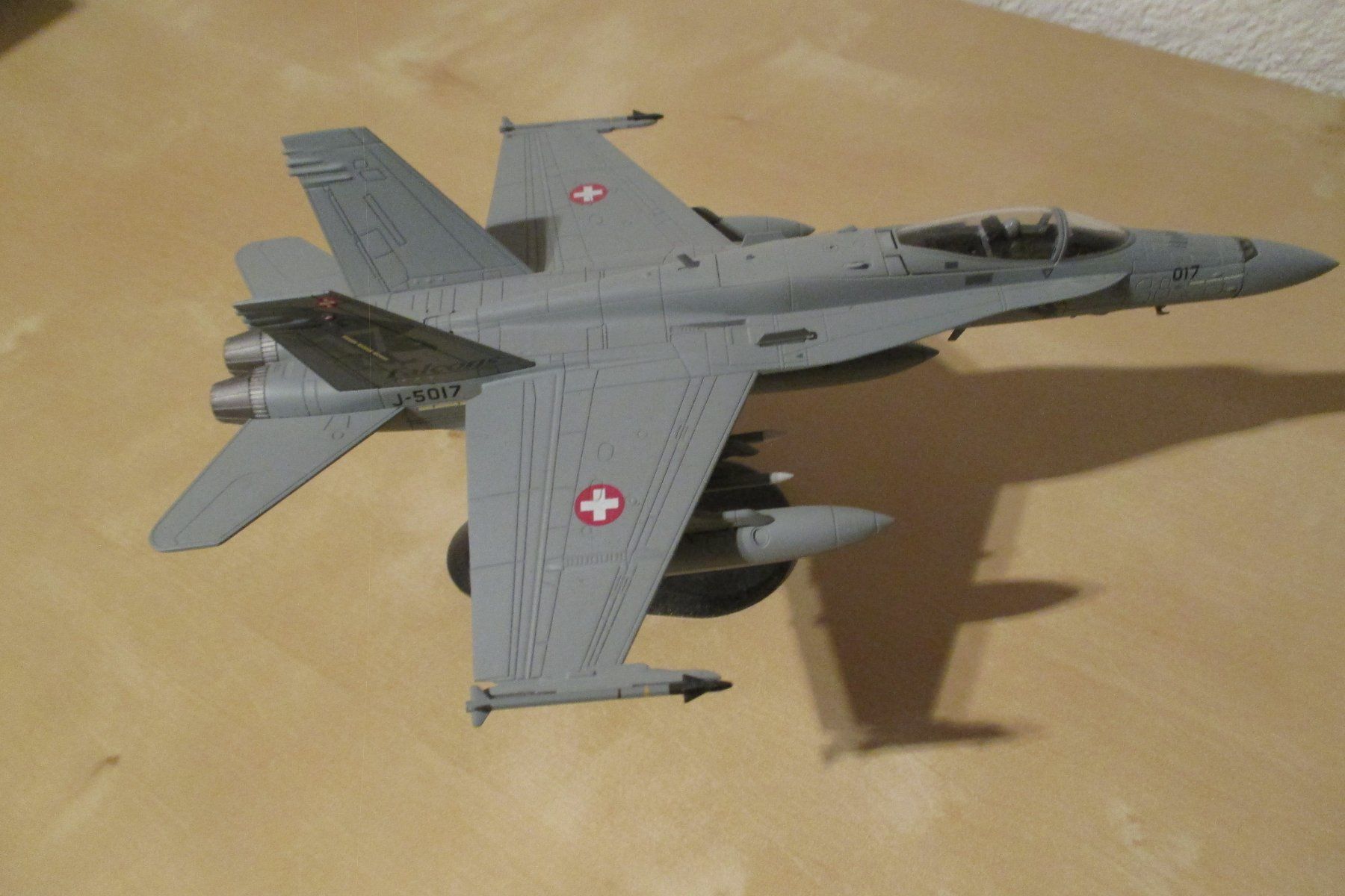 McDonnell Douglas Kits de montage: Schweizer Luftwaffe Mc Donnell Douglas "F/A-18" – Neuf (Voir description) à Lützelflüh-Goldb par wli_9wqr 1