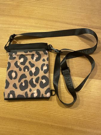 Umhängetasche Leo Print neu Hundetasche Reisen Wandern