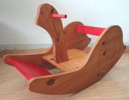 Schaukelschnecke Kieferholz Spielba Samstagern ZH Schweiz