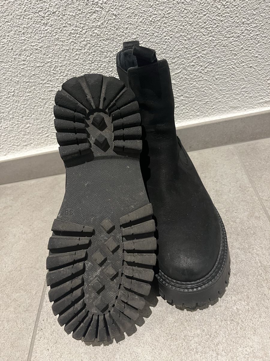 Scarpe da donna: Schwarze Winterstiefel, Gr. 38 – Usato da Eschenbach SG venduto da lena.0112 2