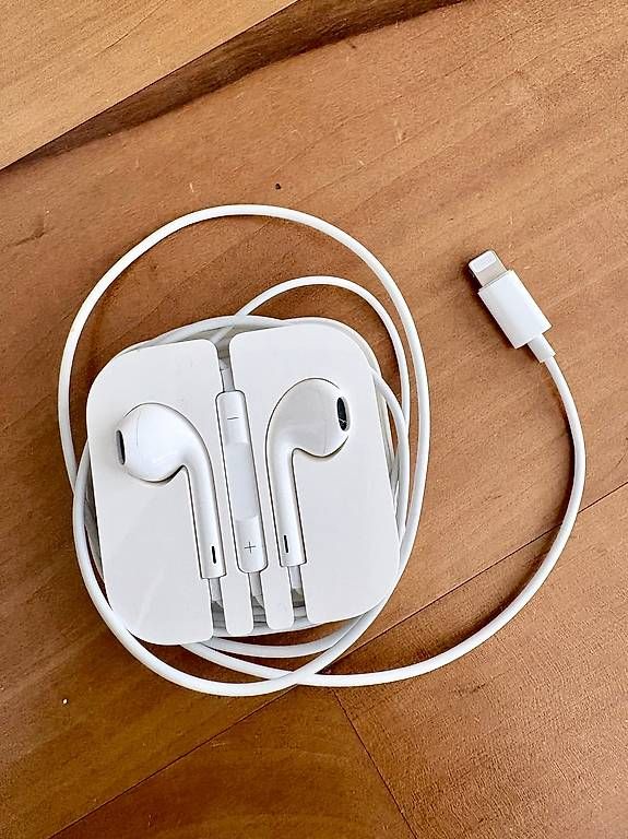 Apple Cuffie: Original Apple EarPods mit Lightning-Anschluss NEU – Nuovo e nell'imballaggio originale da Dietlikon venduto da Pmt_zh