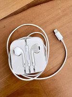 Original Apple EarPods mit Lightning-Anschluss NEU