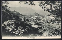 Bellinzona, Blick in den Ort mit Eisenba