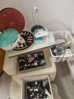 Nagelstudio Tisch mit viel Zubehör zu verkaufen!
