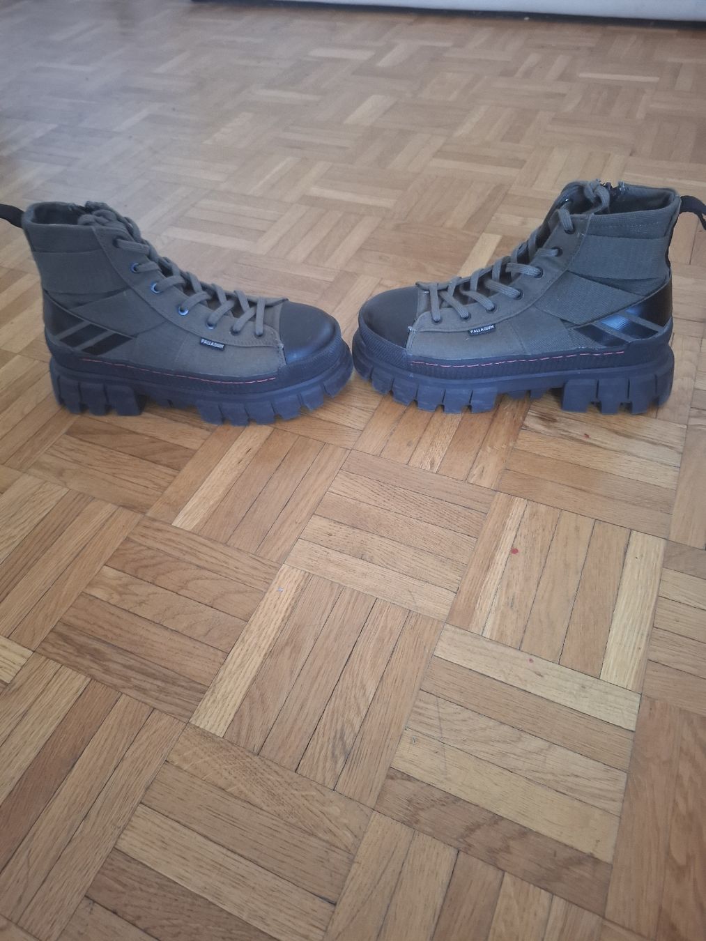 Palladium Chaussures femmes: marque Palladium – D'occasion à Lausanne par bor_8hjp 2