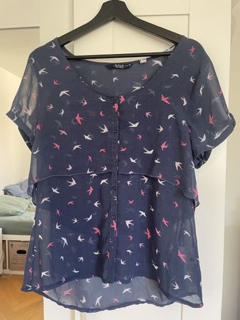 Bluse mit Vogeldruck Gr 40