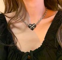 Trendiges Herz-Collier mit Kreuzdesign🎸🖤Collier Coeur