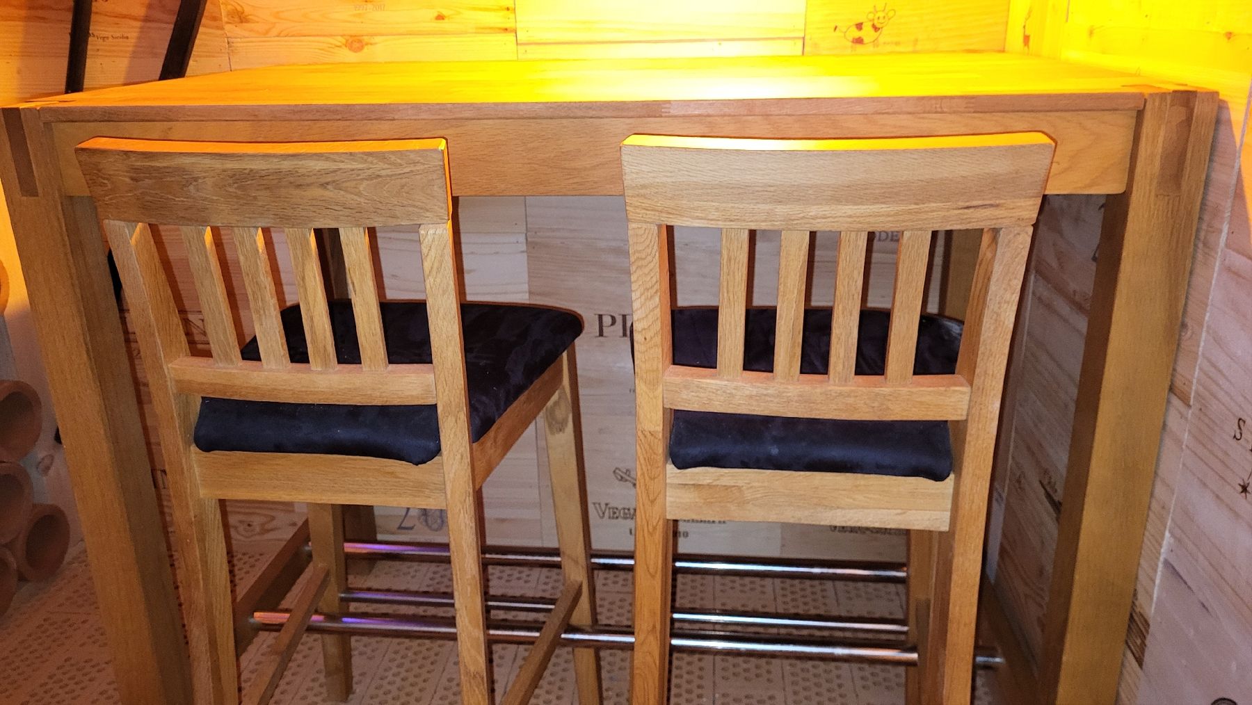 Tavoli: Holztisch (Bartisch) mit 4 Stühlen – Usato da Obergösgen venduto da Tatzelwurm 3