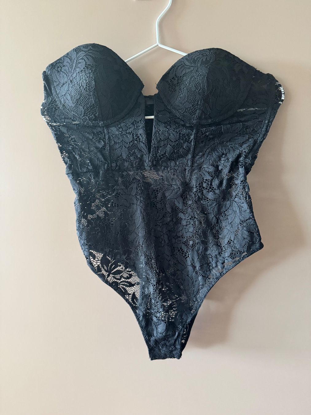 Altra biancheria intima: Schwarzer Spitzenbody, Cup 75B, sexy & elegant – Nuovo e nell'imballaggio originale da Emmen venduto da t_a_n88x 1