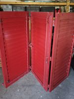 3er Alu-Fensterladen rot je 66 × 131 cm inkl. Beschläge