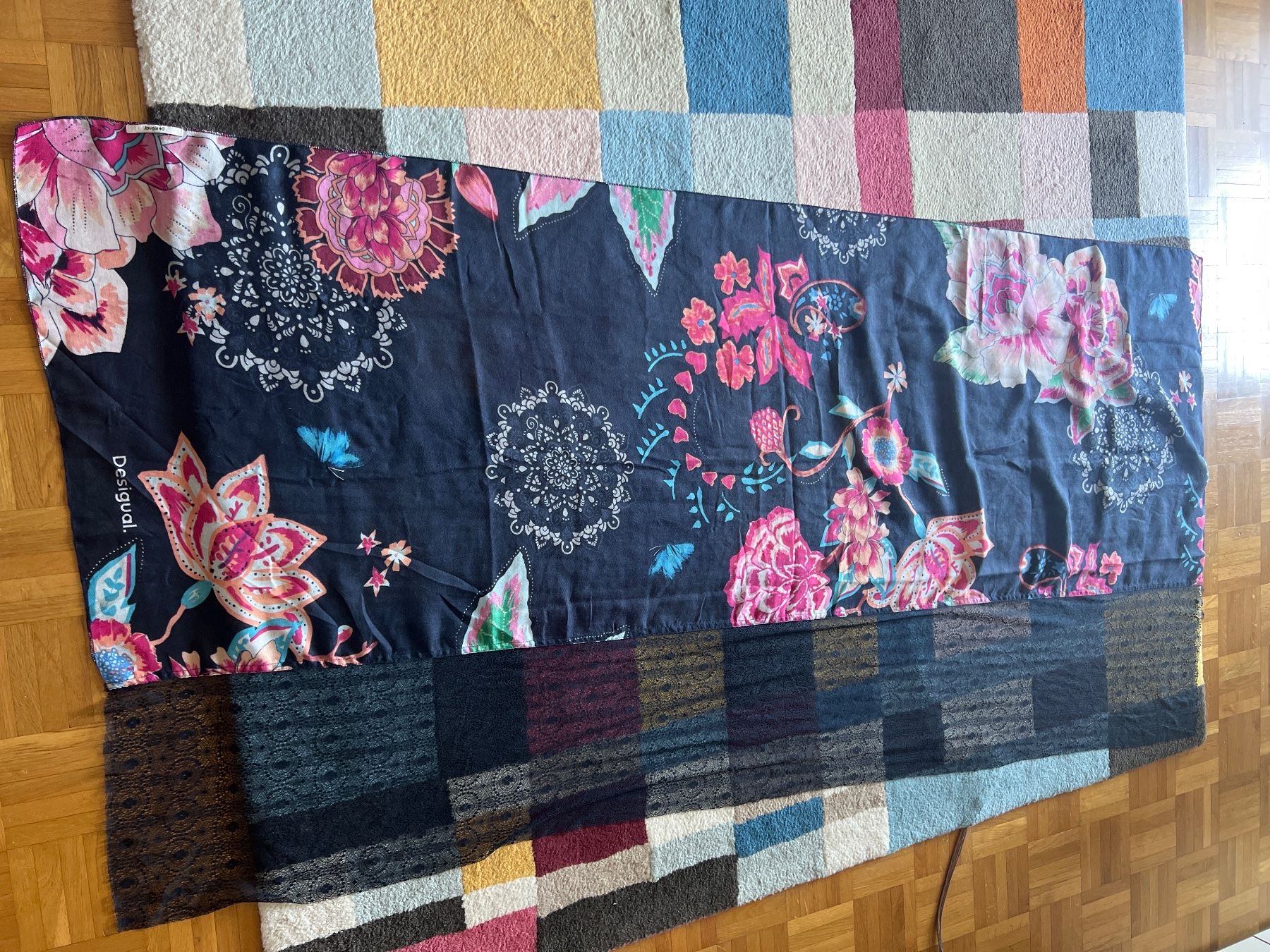 Desigual Foulard & Sciarpe: Schal Desigual – Usato da Winterthur venduto da britsi