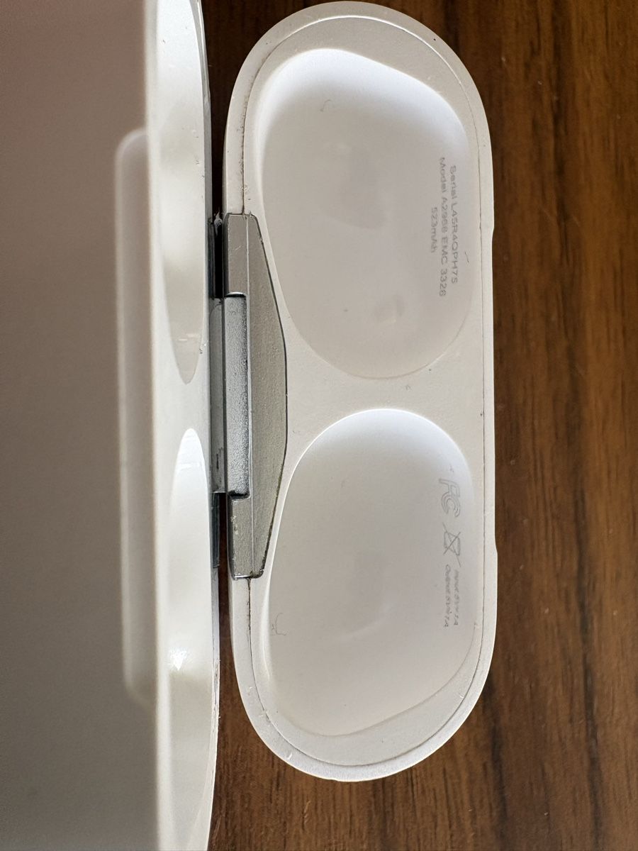 Apple Casques audio: AirPods Pro (2nd generation) – D'occasion à Horgen par avi_g6l8 3