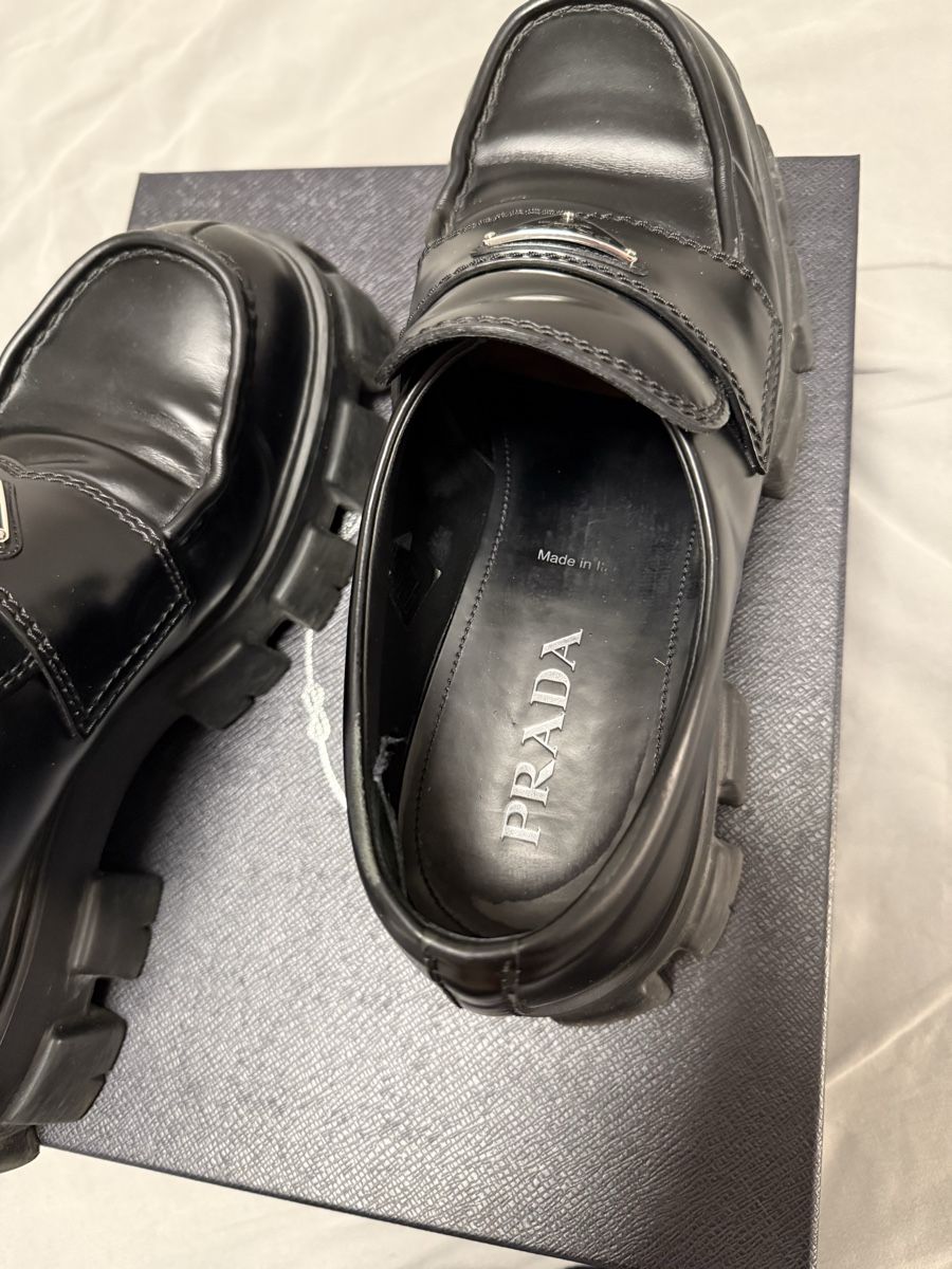 Chaussures hommes: Prada Monolith Leather Loafers – D'occasion à Morges par  5