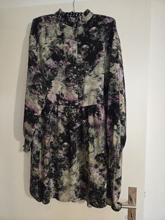Monki Kleid, Gr. L im coolen Batik Look