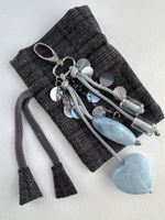 Taschenanhänger mit Hertz in blau/Grau NEU Handgefertigt