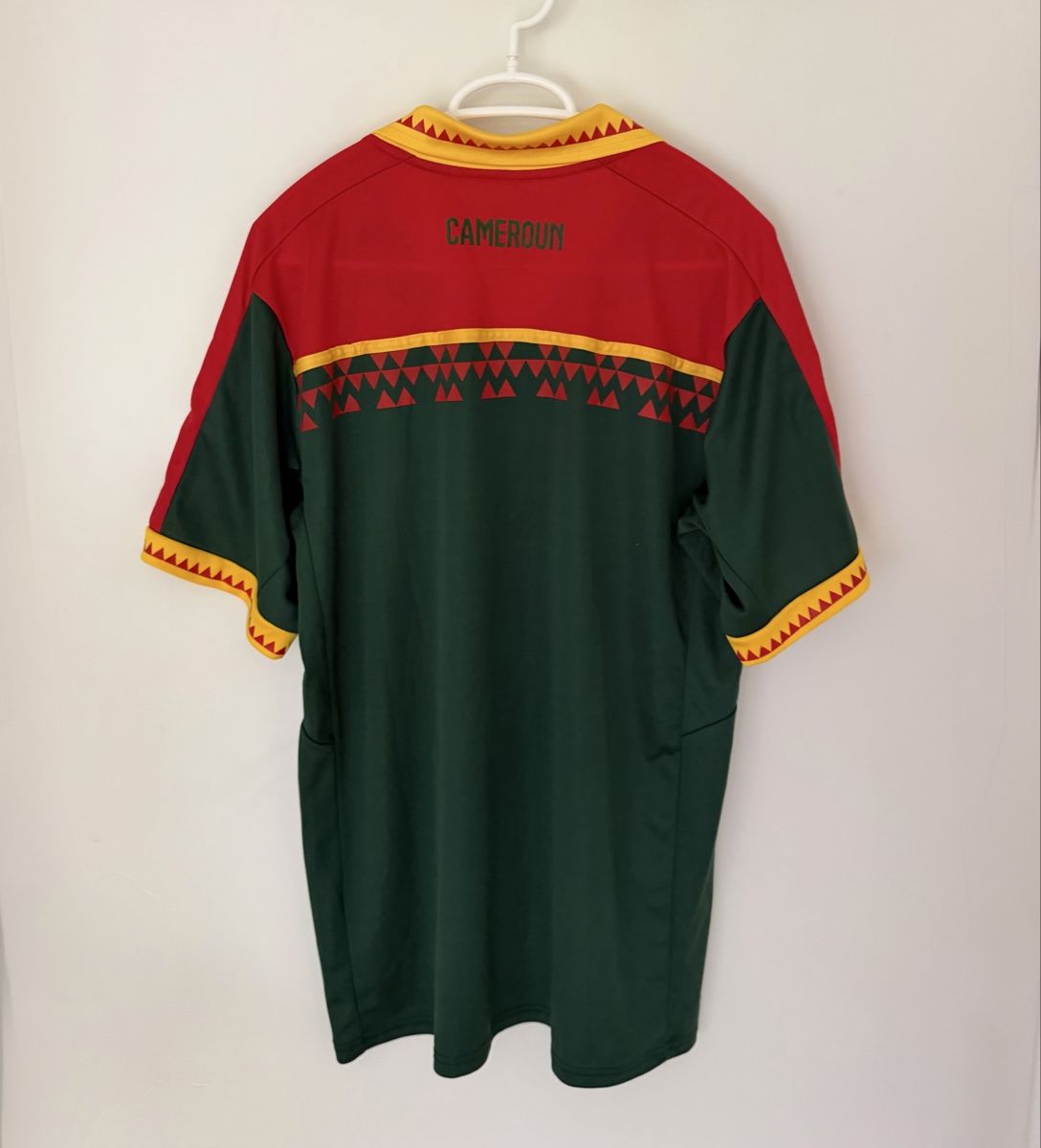 Canottiere & Pantaloni: Kamerum Retro Trikot – Usato da Oberwil BL venduto da ChrisBopp 1