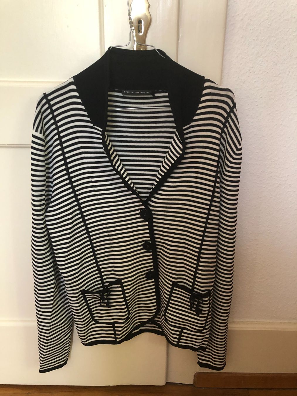 Giacche: Feldpausch Damen Strickjacke Schwarz-weiss gestreift – Usato da Basel venduto da raresbares