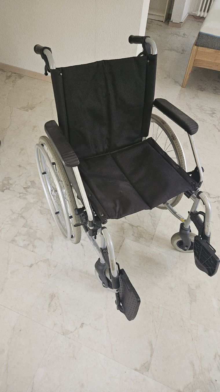 Sedie a rotelle: Rollstuhl standard - 50 cm – Usato da Zürich venduto da P.N 1