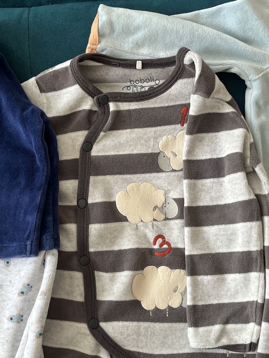 Lots de vêtements: Lot pyjamas 12 mois  – D'occasion à Travers par adr_qyj5 2