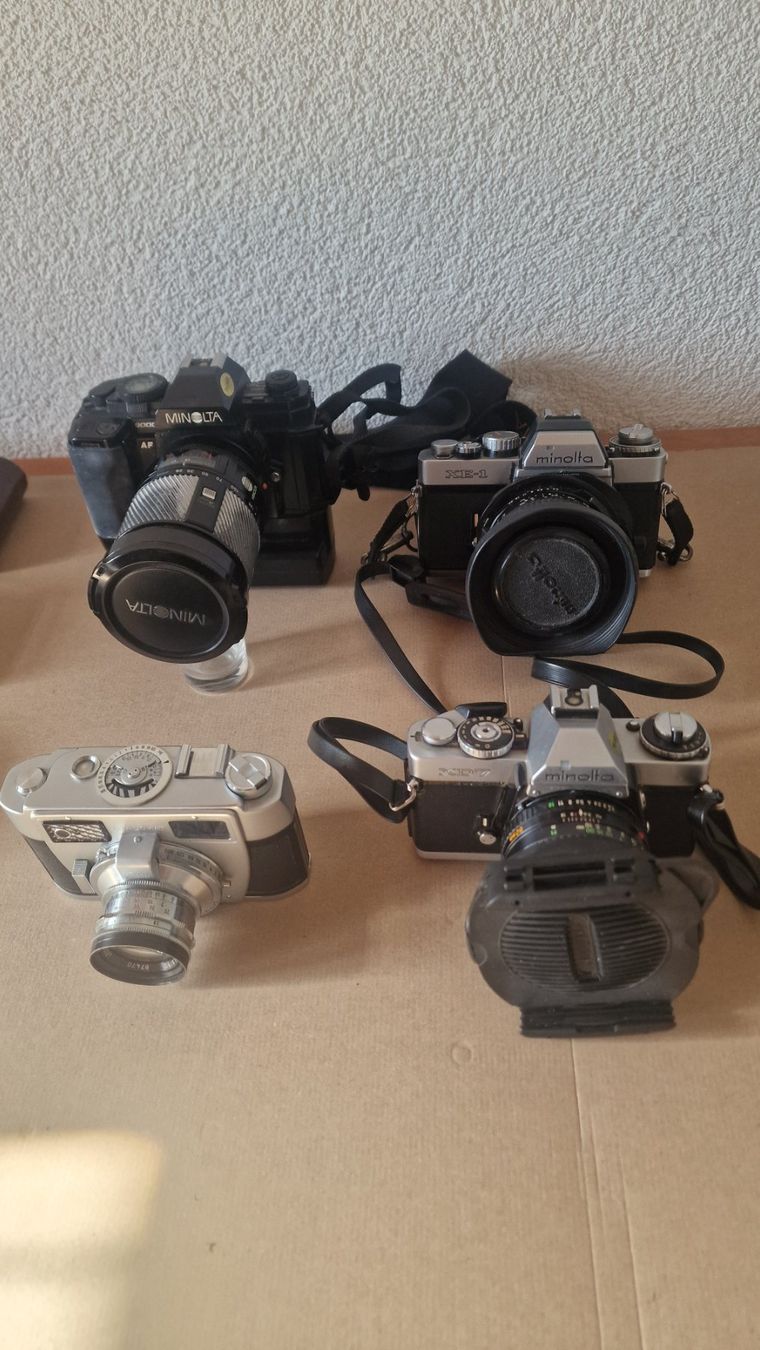 Minolta Fotocamera: Diverse Minolta Kamera Set mit Objektiven gebraucht – Usato da Sirnach venduto da Giordi1 1