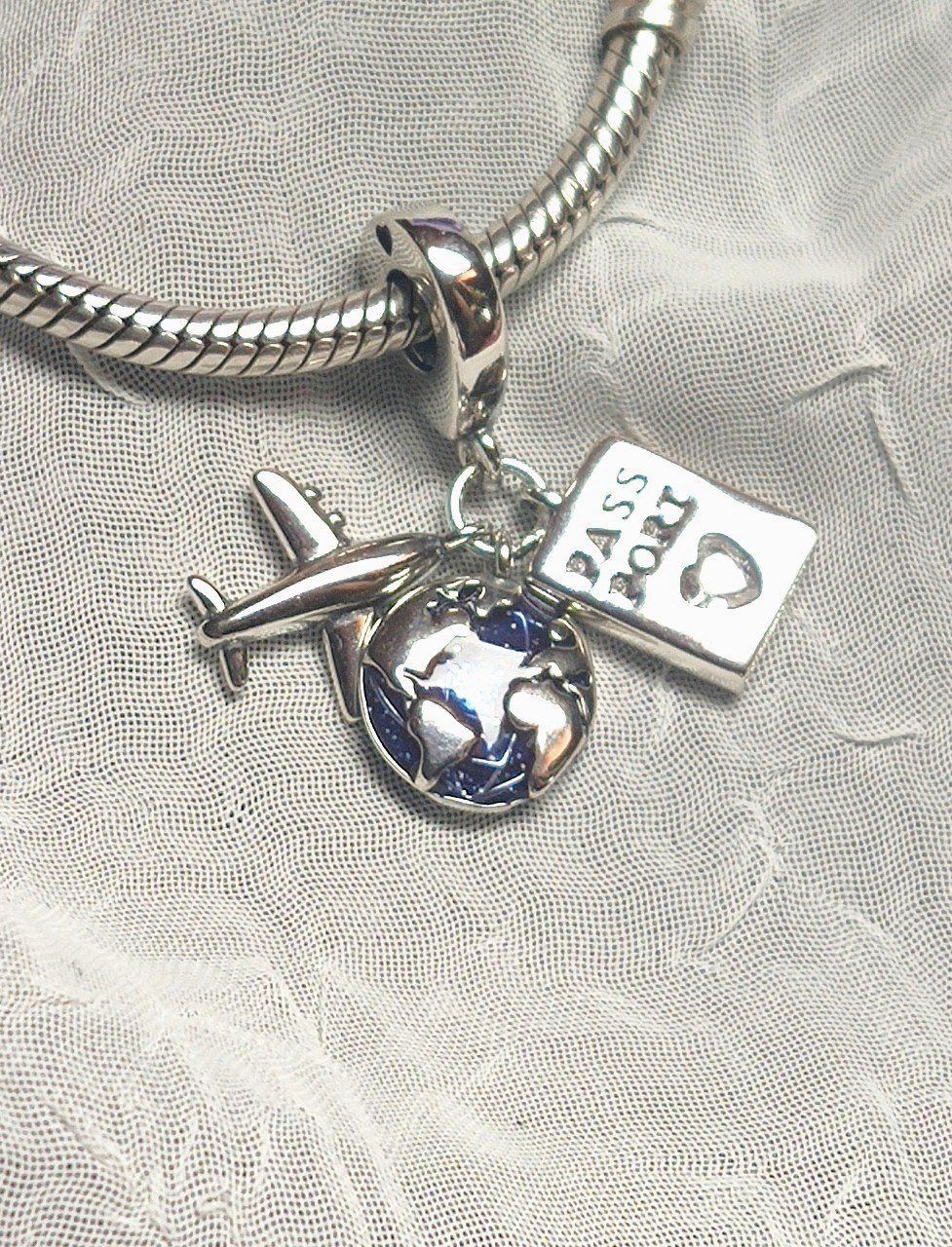 Ciondoli: Charm de voyage pour bracelet. – Nuovo e nell'imballaggio originale da Lamboing venduto da Qtrica 2
