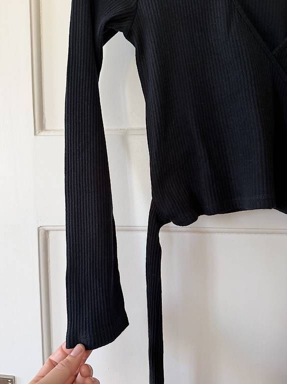 Top: ZARA SCHWARZES WICKEL-TOP – Usato da Zürich venduto da Nadgb1303 2