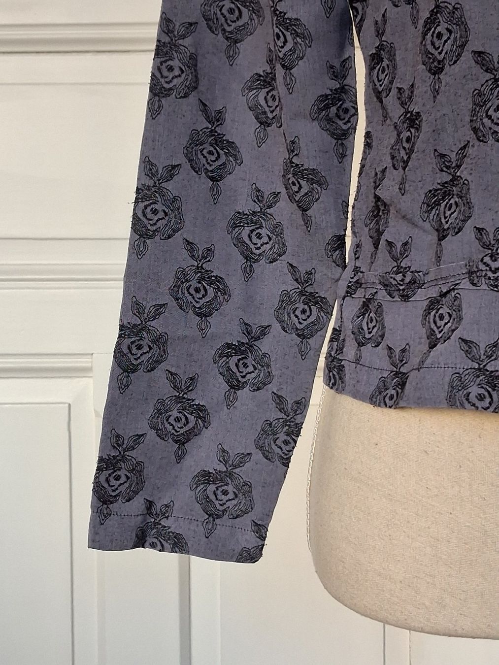 Camicette: Vintage Bluse Graublau Rosenmuster Gr. M – Usato da Ried-Brig venduto da Zzyzx 2