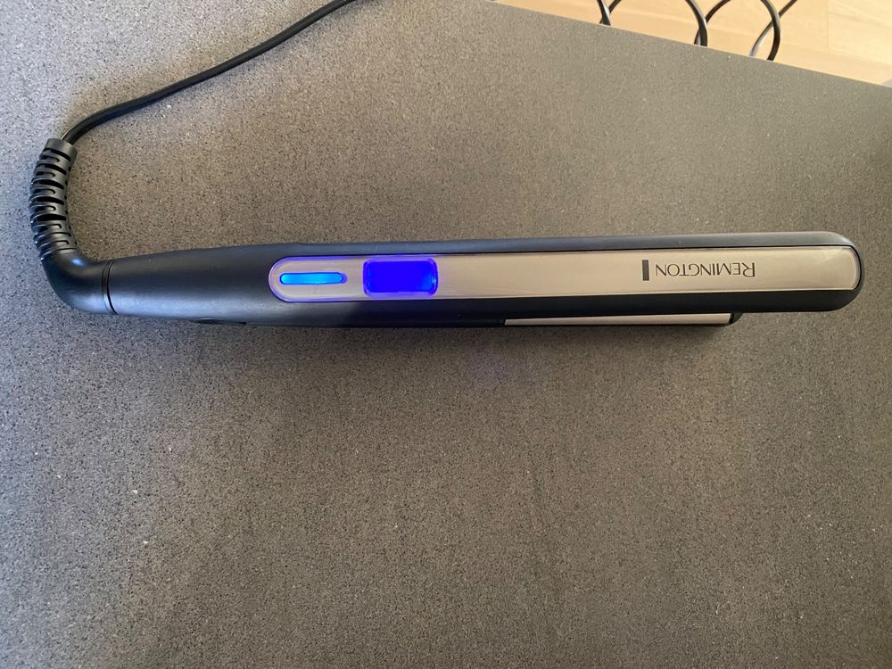 CLOUD 9 - Glätteisen (Neu (gemäss Beschreibung)) In Zürich Für CHF 50
