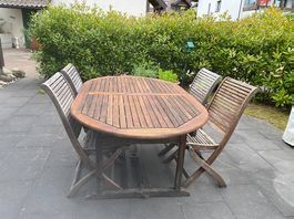 Gartentisch aus Holz