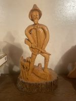 Statuette Chasseur Sculptée dans une Bûche de Bois